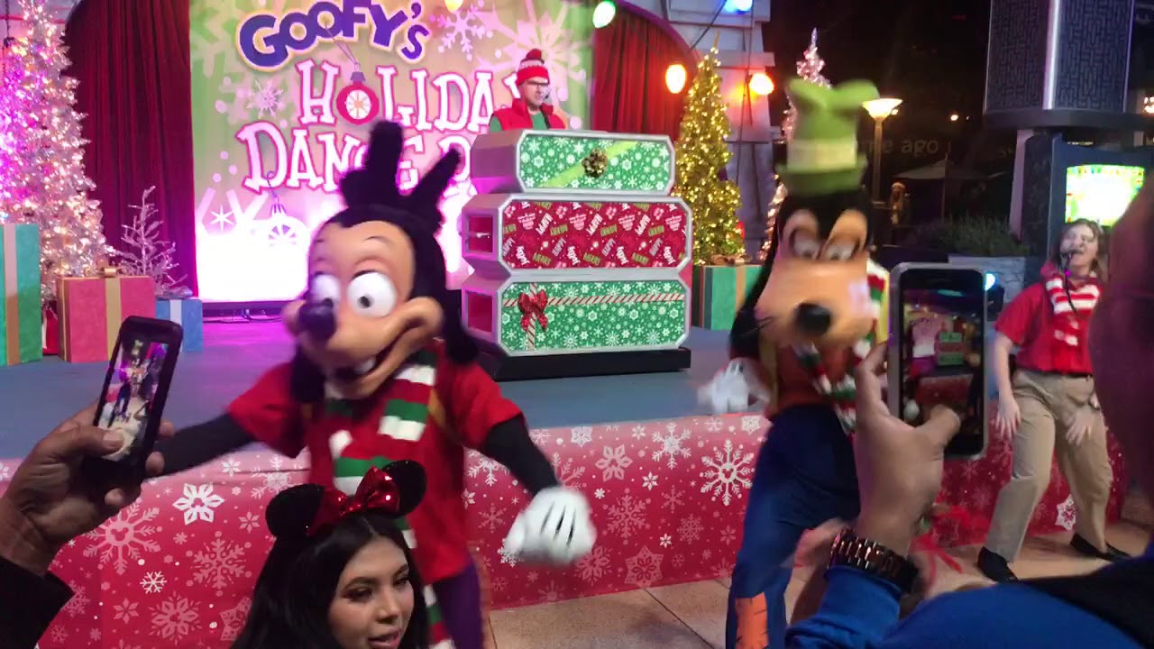 Goofy and Max “Eye To Eye” Dance (Disneyland)