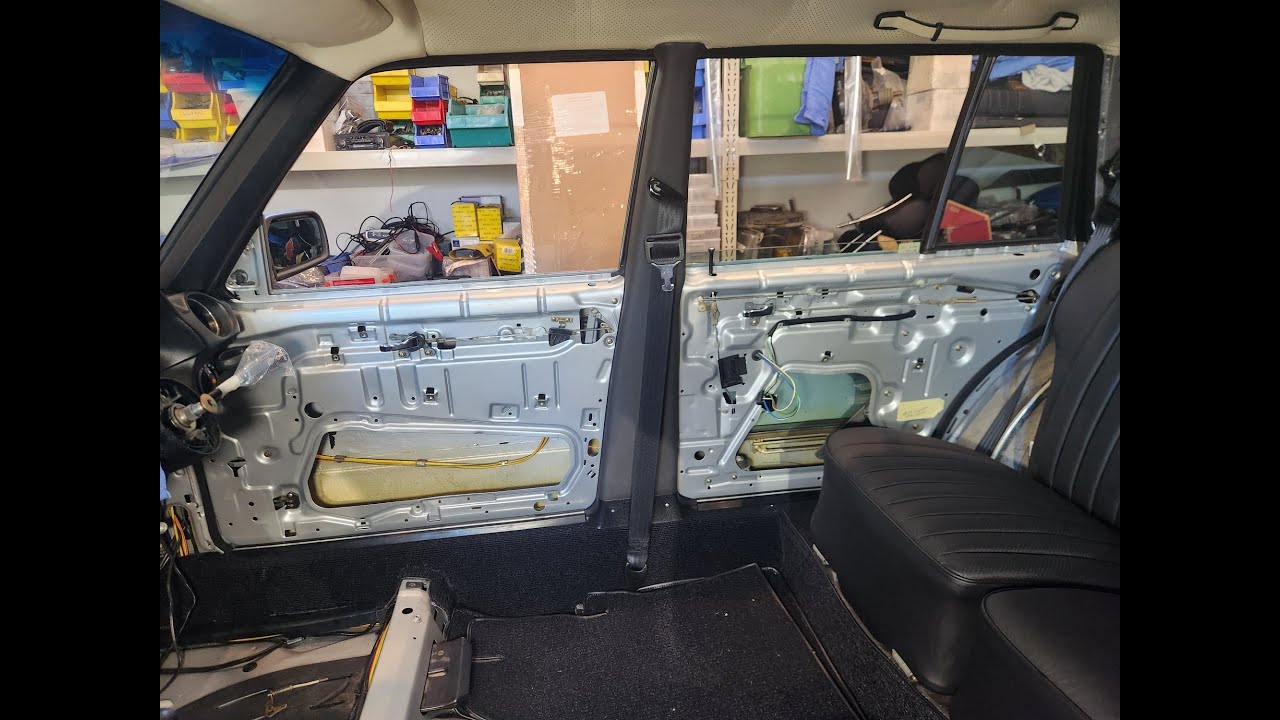 Mercedes 123 interior - restoring door linings and B pillar