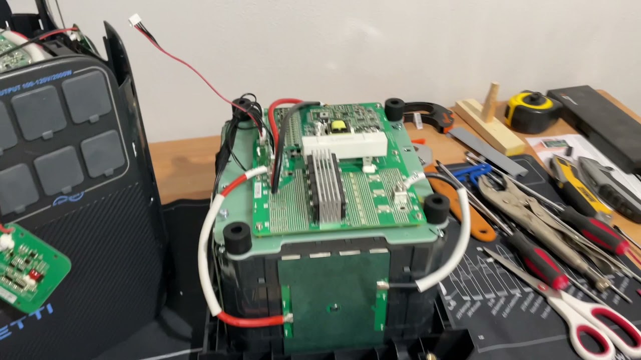 Bluetti AC200P Display Not Turning On And Not Charging. How To Fix It.