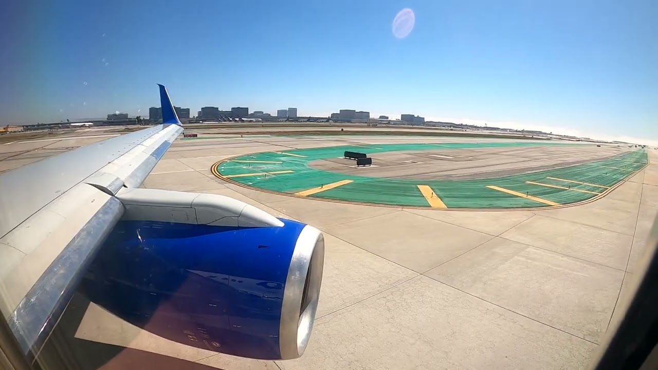 Boeing B-757-200 United Airlines Take Off at Los Angeles