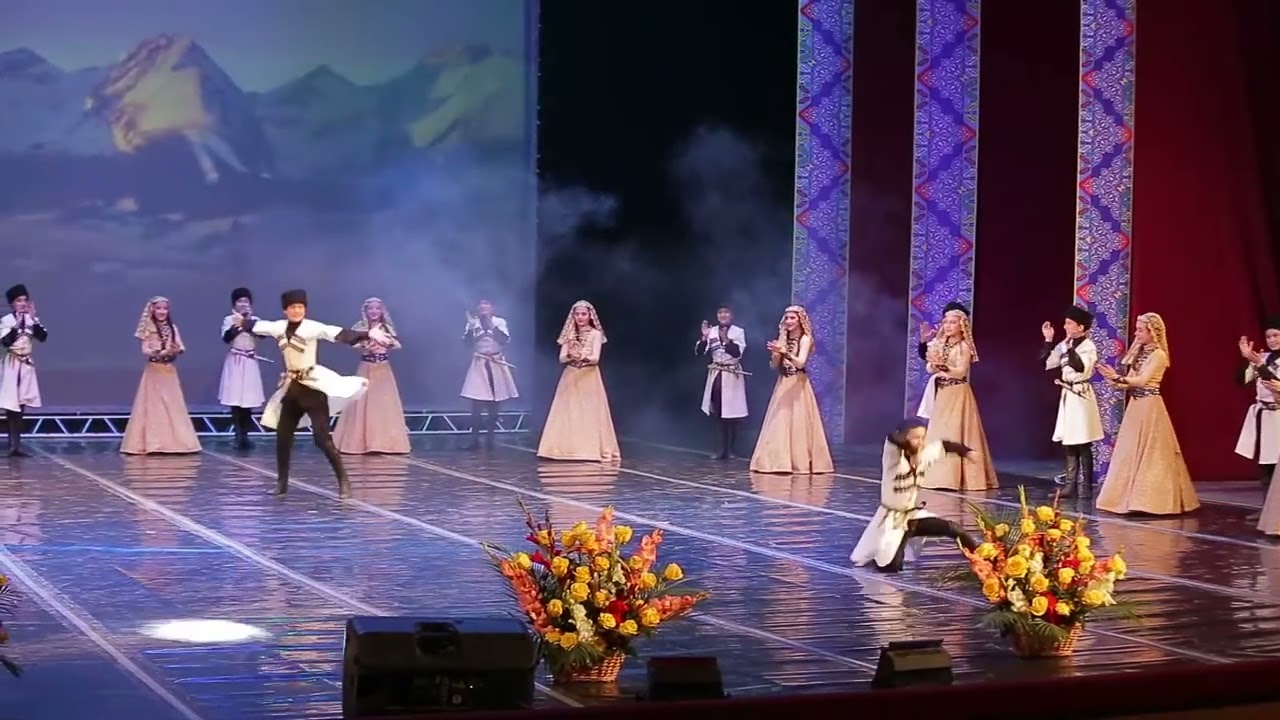 01 Детско юношеский анс.танца «Ватан» (худ.рук. Али Магомедалиев)