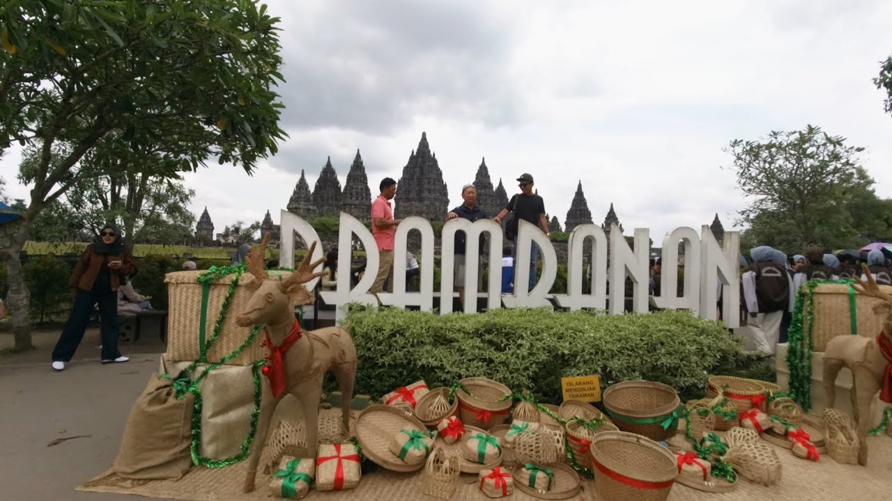 Wisata Candi Prambanan, Jelang Natal ~ Prambanan Temple Yogyakarta - Indonesia ~ Roro Jonggrang
