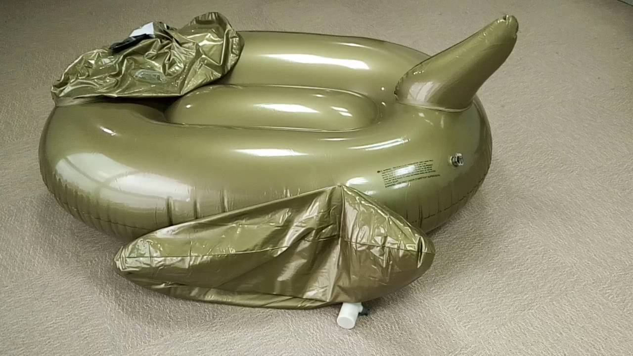 Deflating a swan pool float with with SNAP AIR PUMP