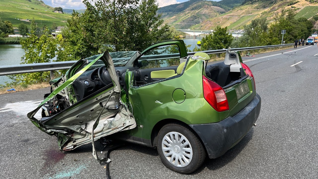 Schwerer Verkehrsunfall in Zell (Mosel), B53 eine Eingeklemmte Person