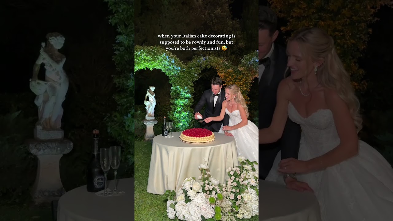 Wedding cake cutting in Italy #weddingcake #wedding #italy #italianwedding