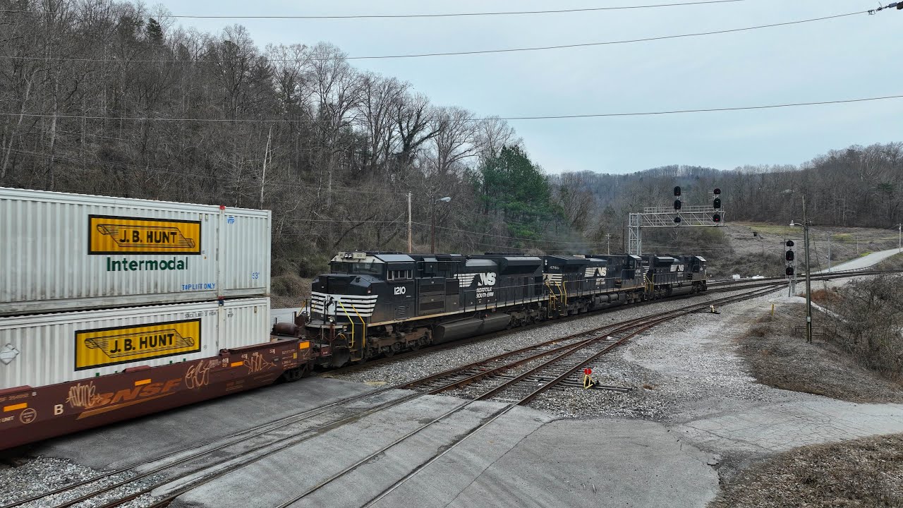 Hotshot Norfolk Southern 29F heads South in Oakdale Tennessee 