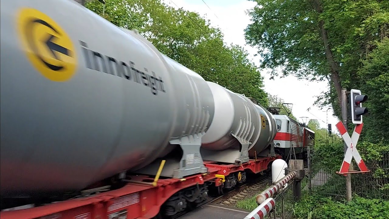 Bahnübergang im Krugfeld Hildesheim Züge am Freitag 21.5.2021 Güterzüge