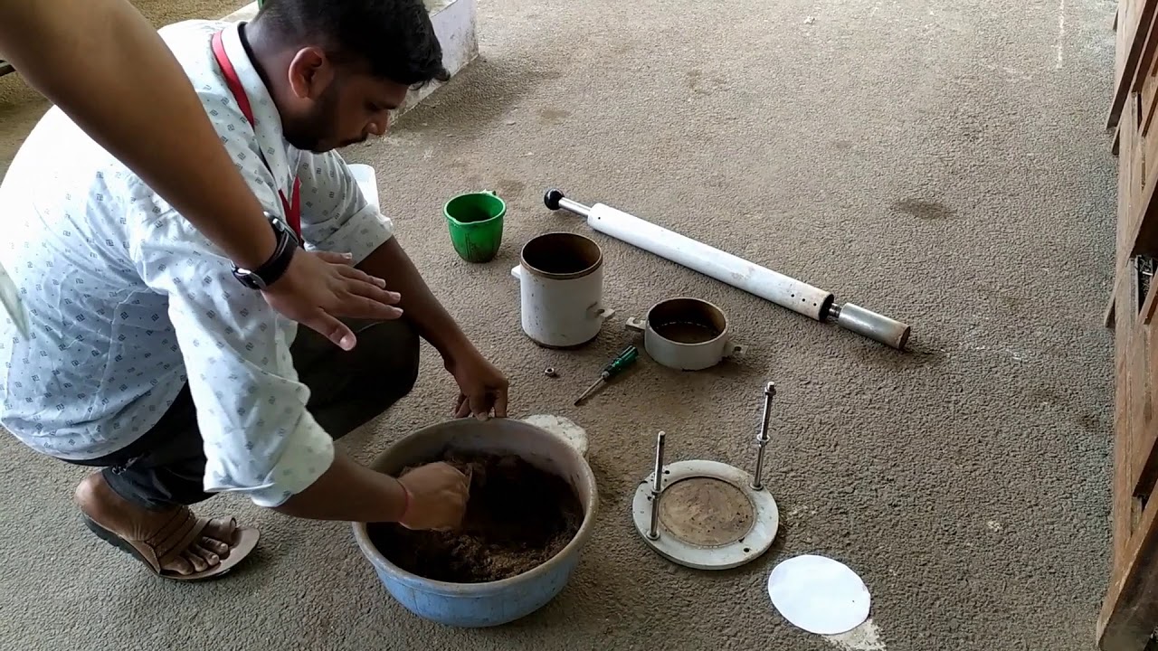 Geotechnical laboratory: CBR test