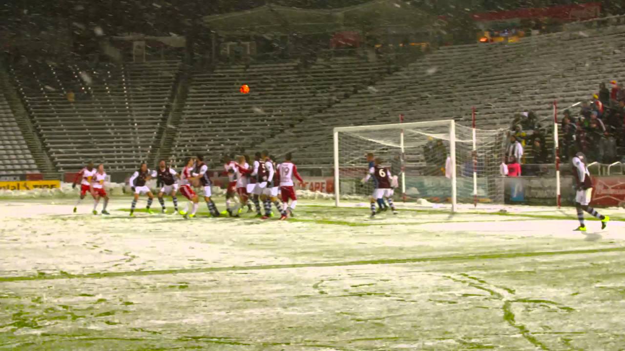 GOAL: Ronald Zubar fires a header into the bottom corner