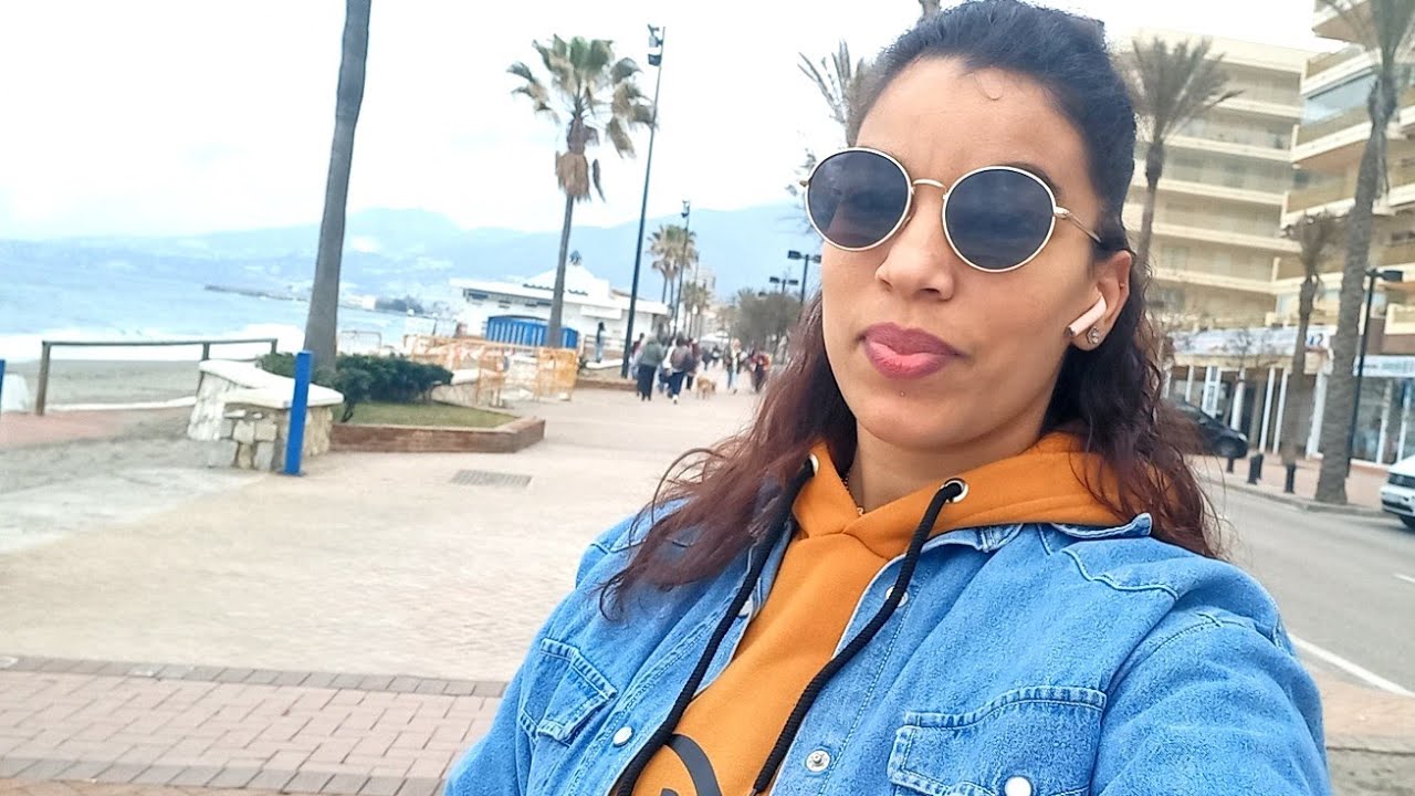 جولة في سوق الأسبوعي بمدينة  (FUENGIROLA) في اسبانيا🇪🇦 اتمنة رخيصه بزاف لي ماشرا يتنزه👠👜👓👗