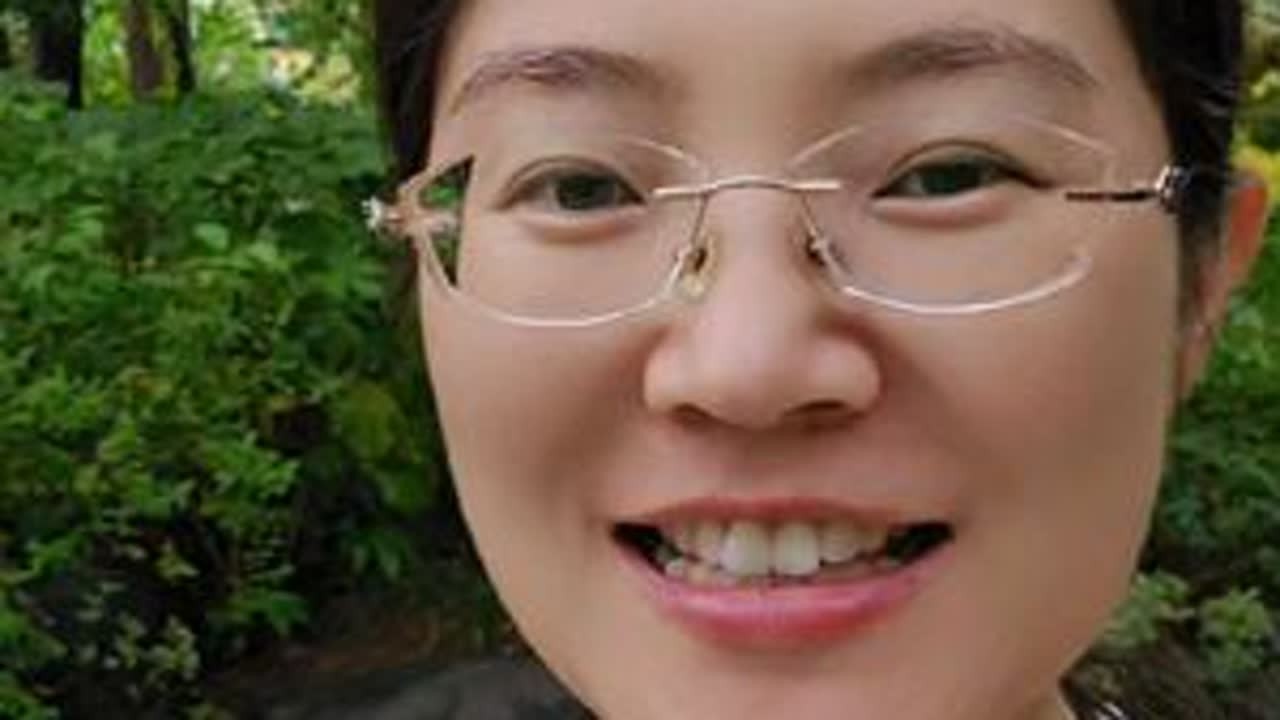 你觉得自己上辈子是什么？雨后凉爽，小树精来吸收草木能量啦，充电充电！#雨后的新鲜空气 #上辈子 #记录真实生活  #逛公园 #休息在家的状态