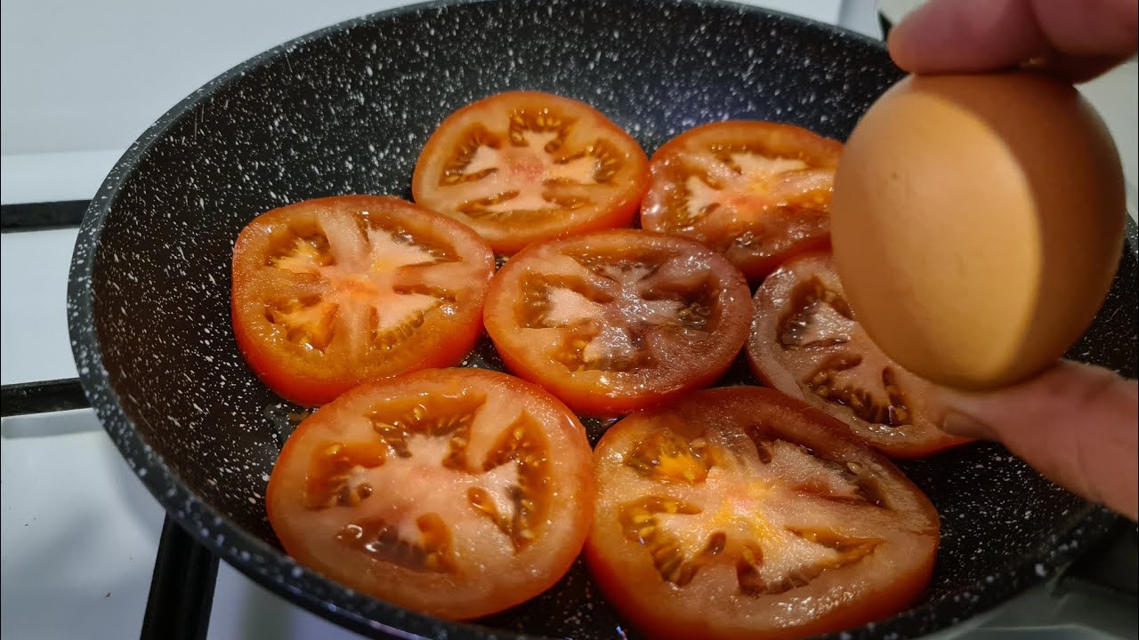 Préparez cette recette simple, délicieuse et pas cher, Juste avec des tomates et des œufs !