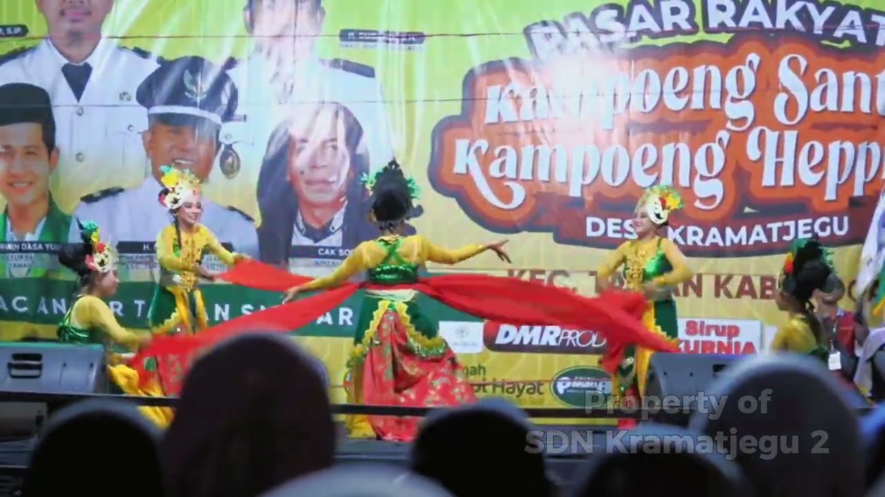 LOMBA TARI SDN KRAMATJEGU 2 DI PASAR RAKYAT KAMPOENG SANTRI KAMPOENG HAPPY DESA KRAMATJEGU