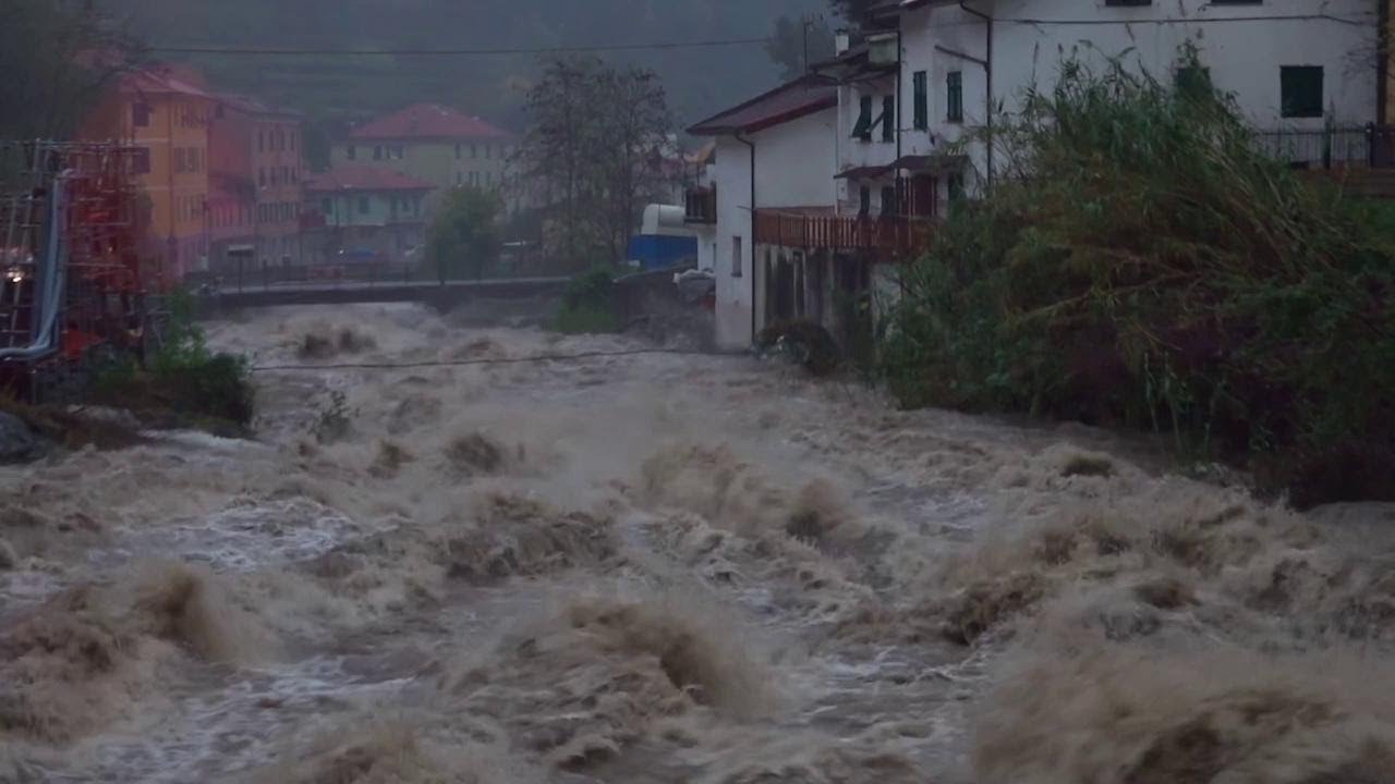 Maltempo Genova, a Varazze la piena tumultuosa del Teiro