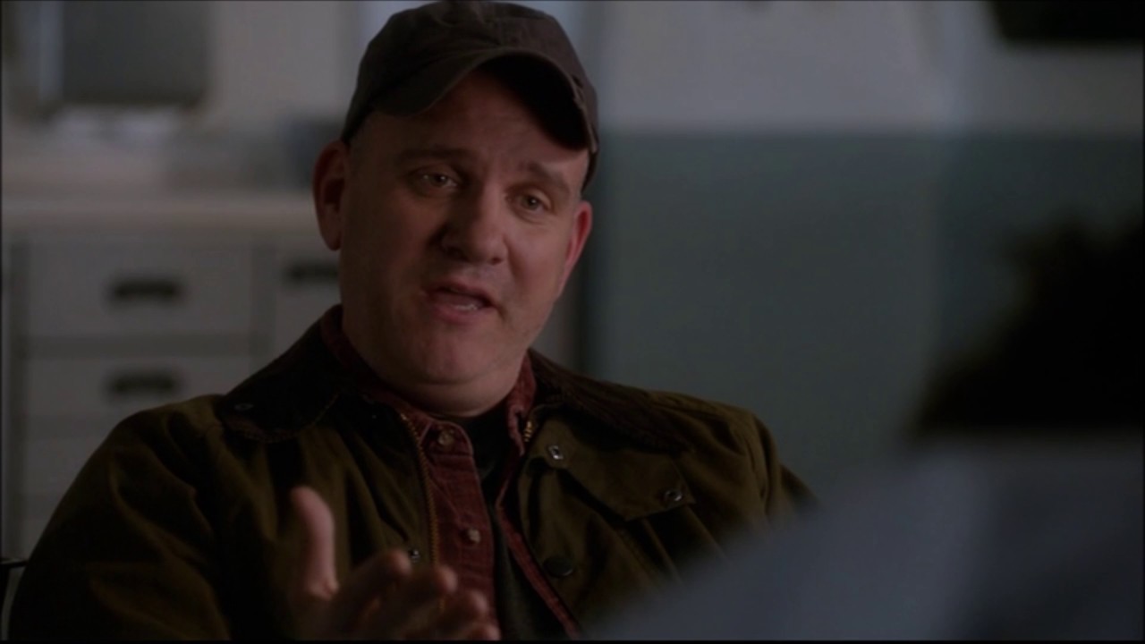 Glee - Burt visits Kurt in hospital 5x15