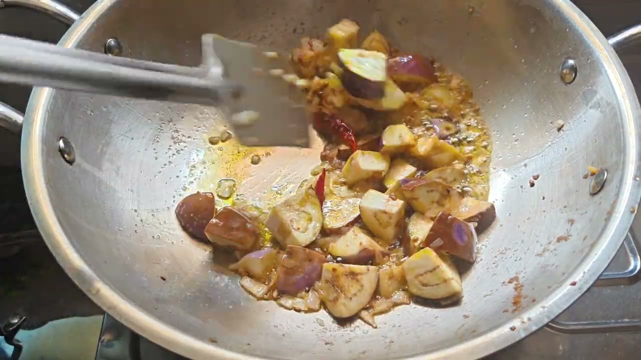 #Garma garam aloo baingan aur Badi ki recipe ek bar dekh liya to skip nahin kar paoge#