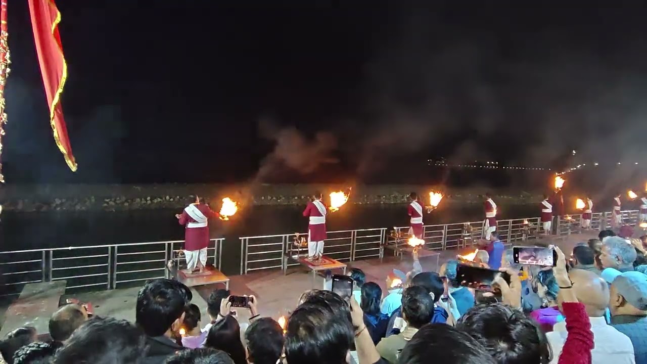 Trivenighat arti 2 #ganga #hindisong #entertainment #rishikesh #trivenighat 
