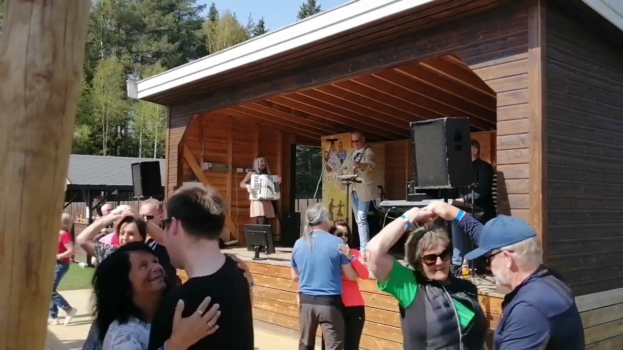 Streamers. Dokka Camping.18 mai 2023. Rita og Kåre. Mr Ray.Sommarnatt i Froland.