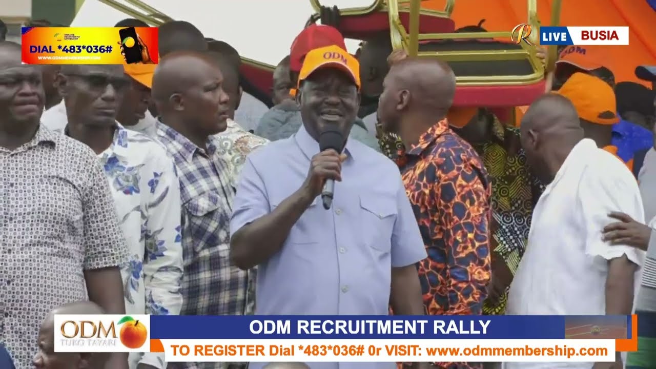 Hatutatishwa! Raila remains in control after police attempt to block him from speaking in Busia