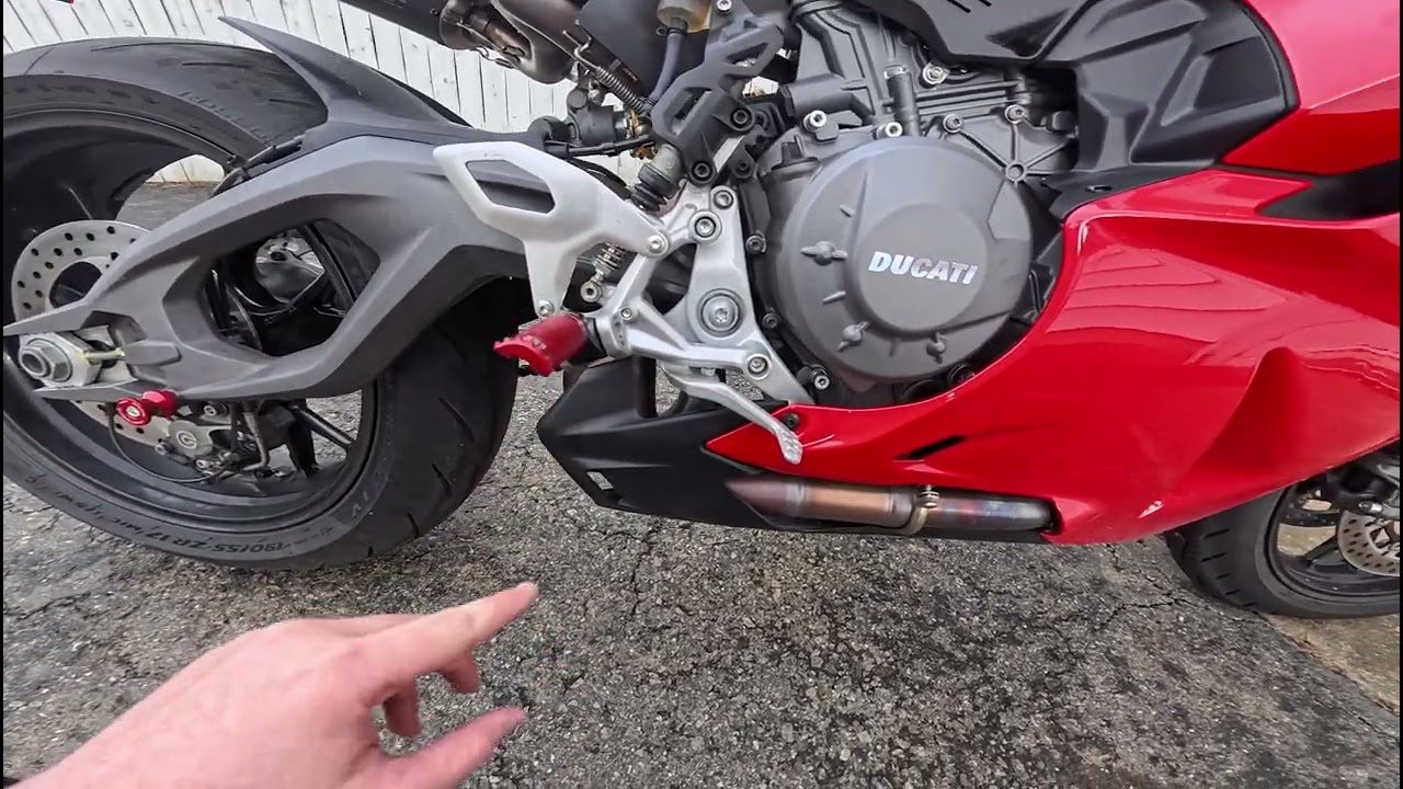 25 Panigale V2 Rizoma Foot pegs 