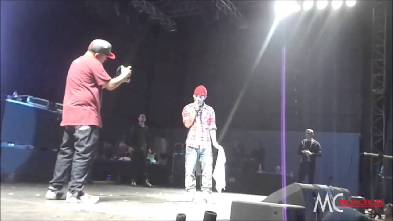 Arcángel Le Tira En Concierto A Wisin Ecuador (2014)