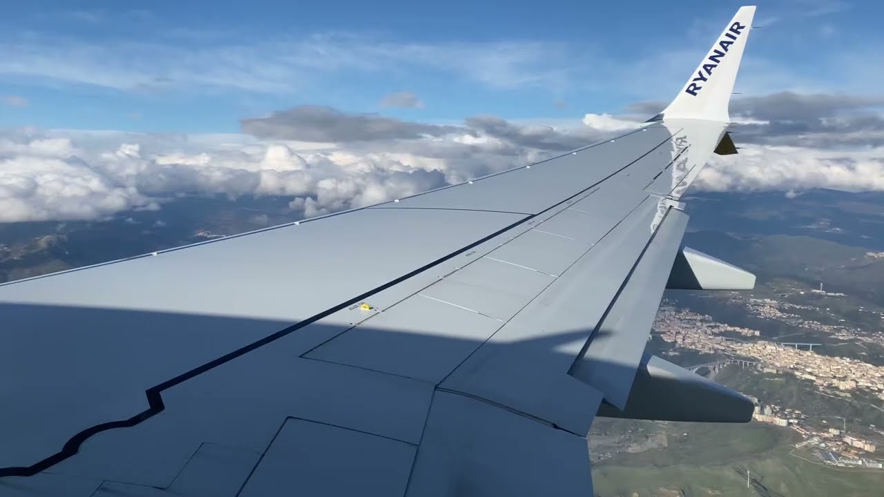 Amazing windy landing at Lamezia Terme