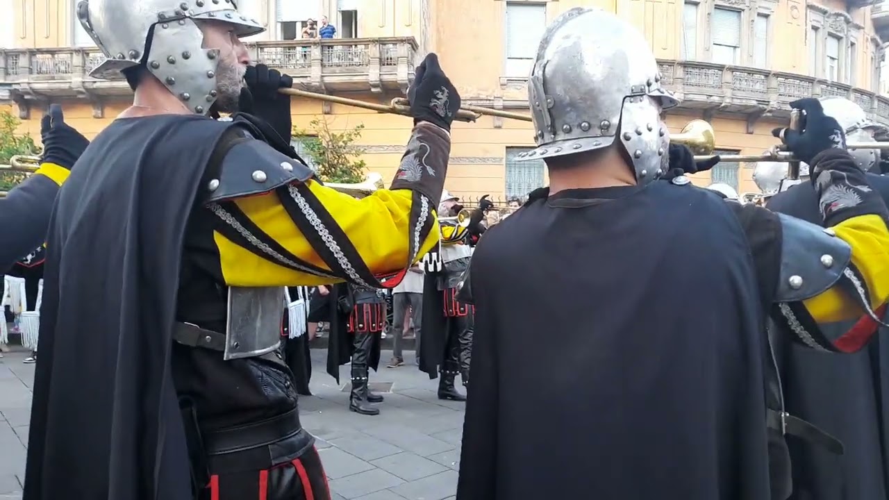 Corteo storico trombonieri sbandieratori e cavalieri 2024 cava de tirreni parte 1