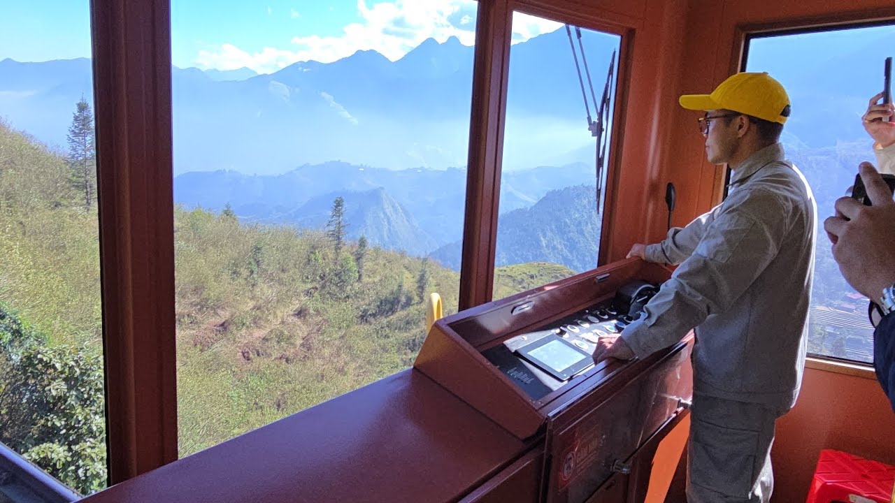 The Muong Hoa Monorail in Sun World Fansipan. Sapa! Enjoy the ride with beautiful views! 