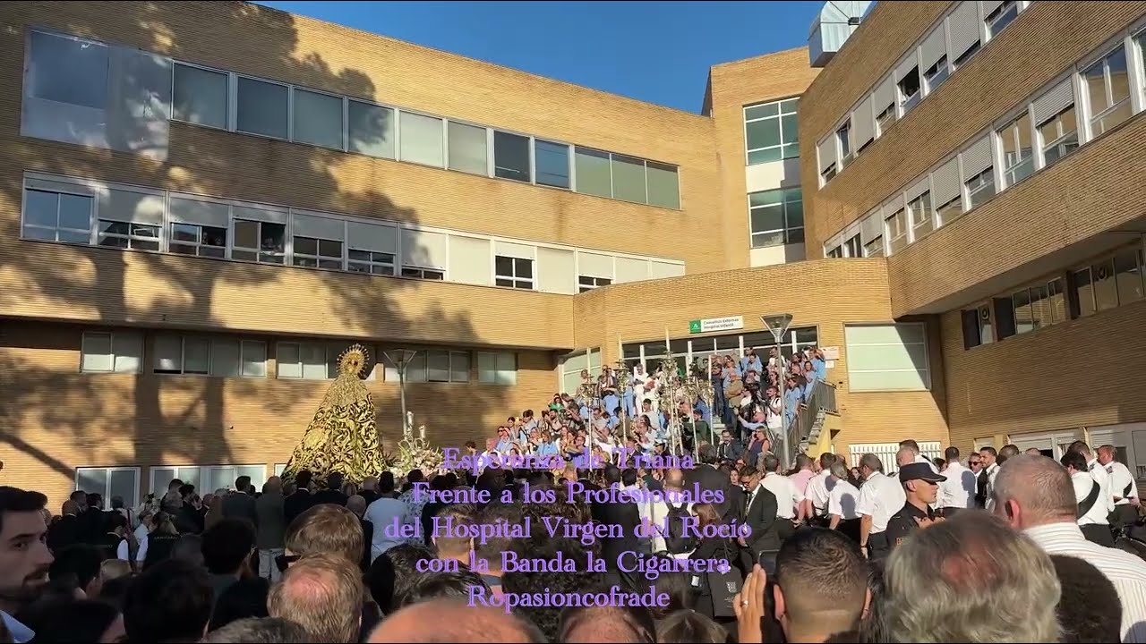 Esperanza de Triana Frente a los Profesionales del Hospital Virgen del Rocío y la Banda la Cigarrera