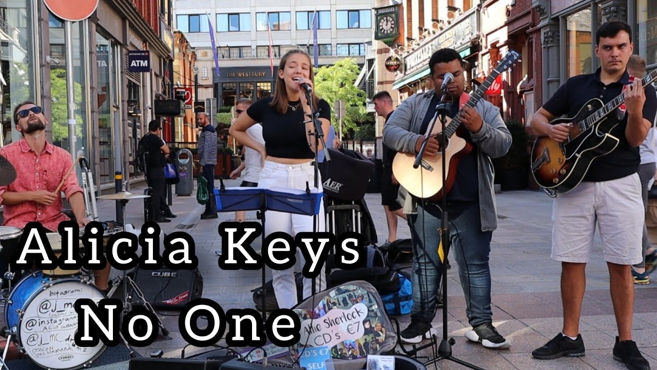 DUBLIN STREET PERFORMERS PERFORM | Alicia Keys - No One | Allie Sherlock with Fabio, John & Jason.