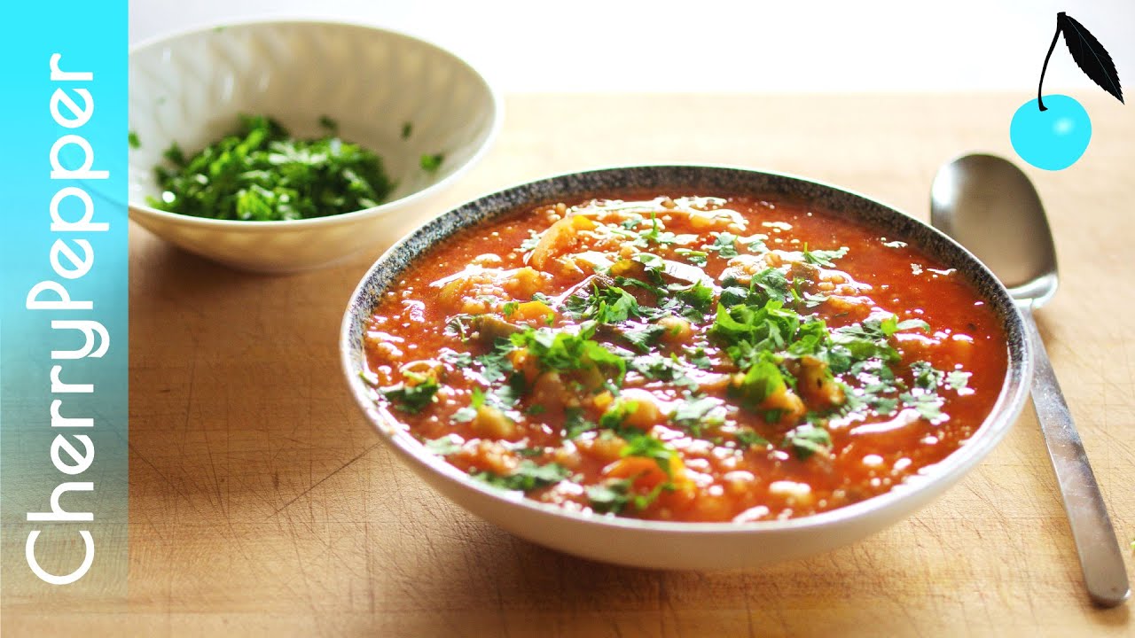 Soupe de tomates épicée à la semoule & aux légumes | Recette vegan de CherryPepper 🍒