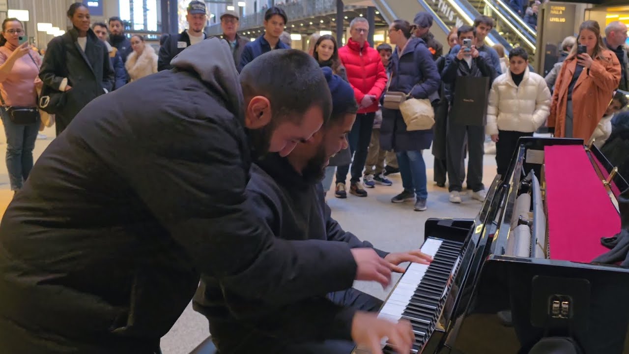 Crazy Duet at the public piano