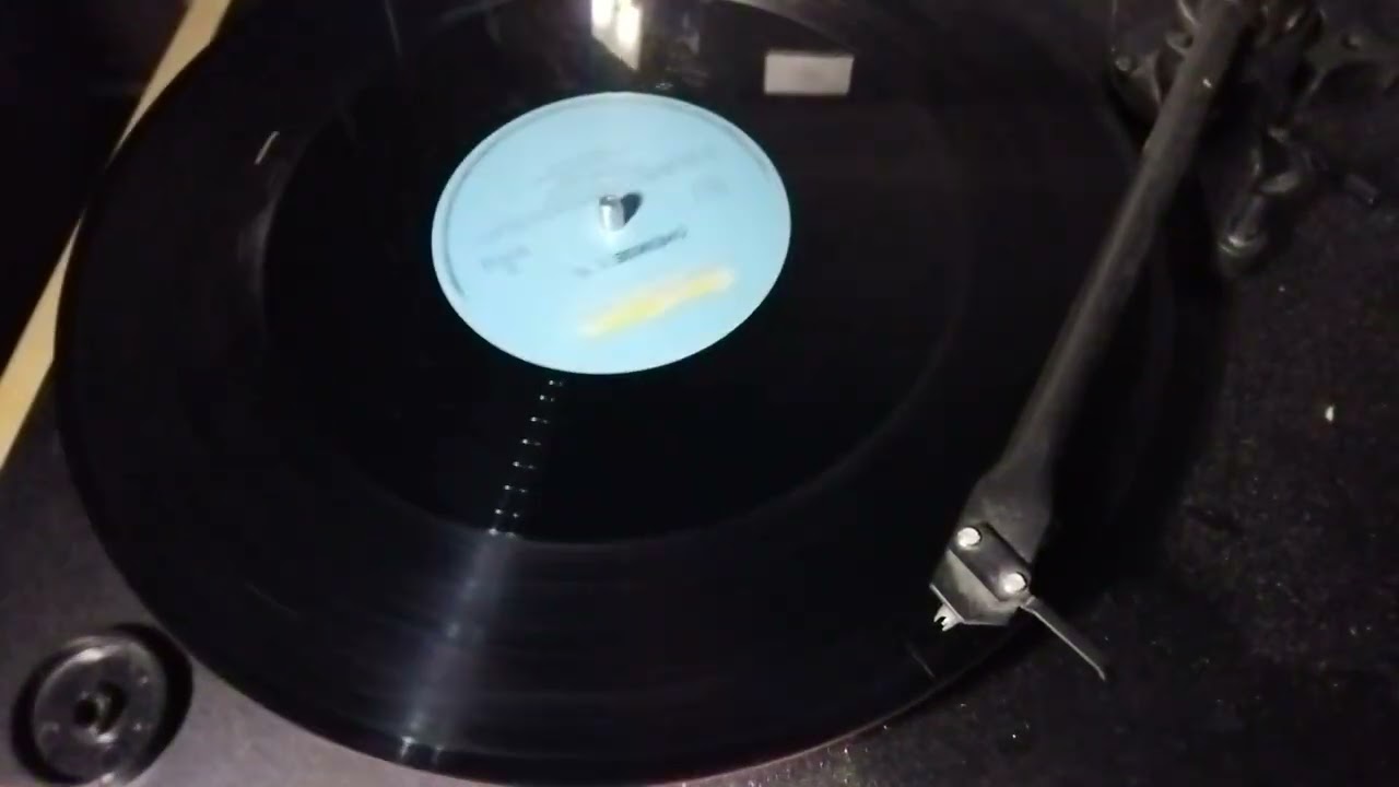 She Can't Love you - Chemise - Original Mix and The Remix.