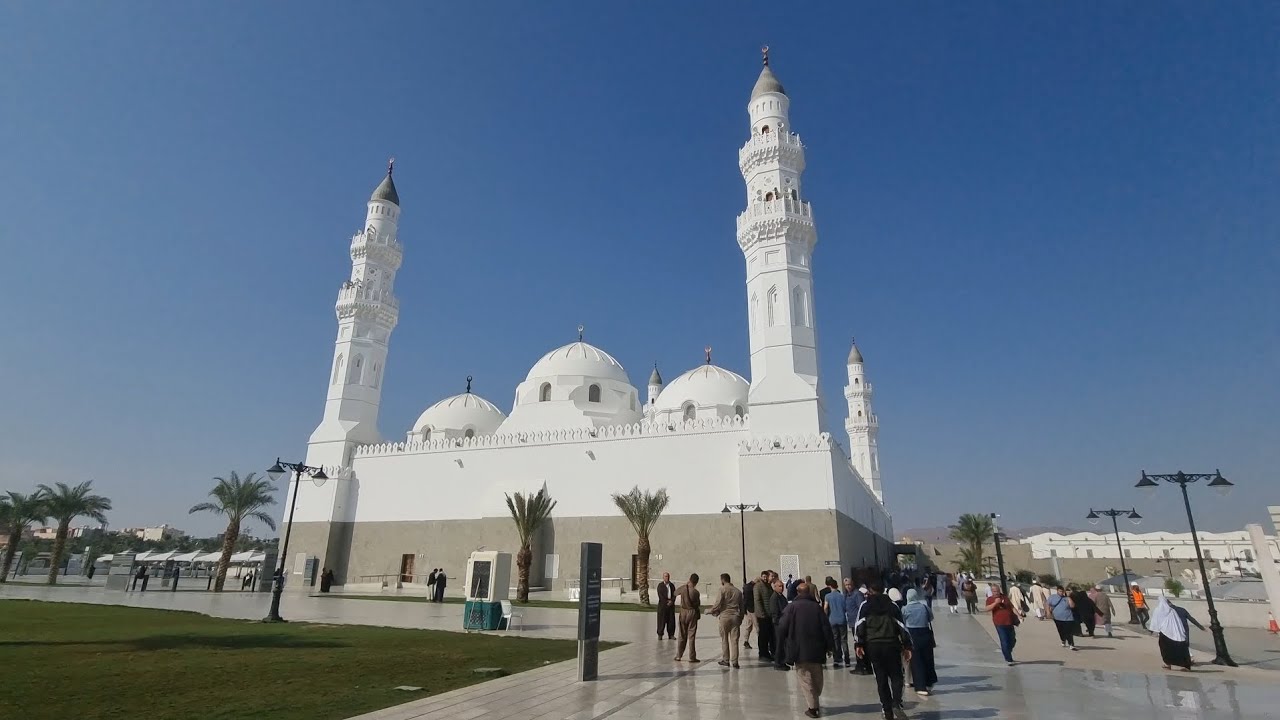 صليت بمسجد قباء بعد سنين طويلة في المدينة المنورة وزرت جبل أحد ومقبرة شهداء أحد