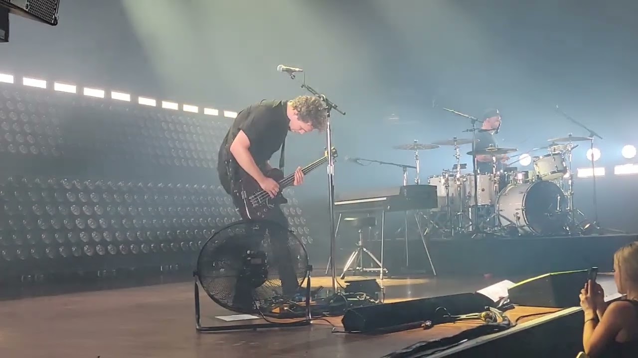 Royal Blood : Figure It Out (live at Toulouse