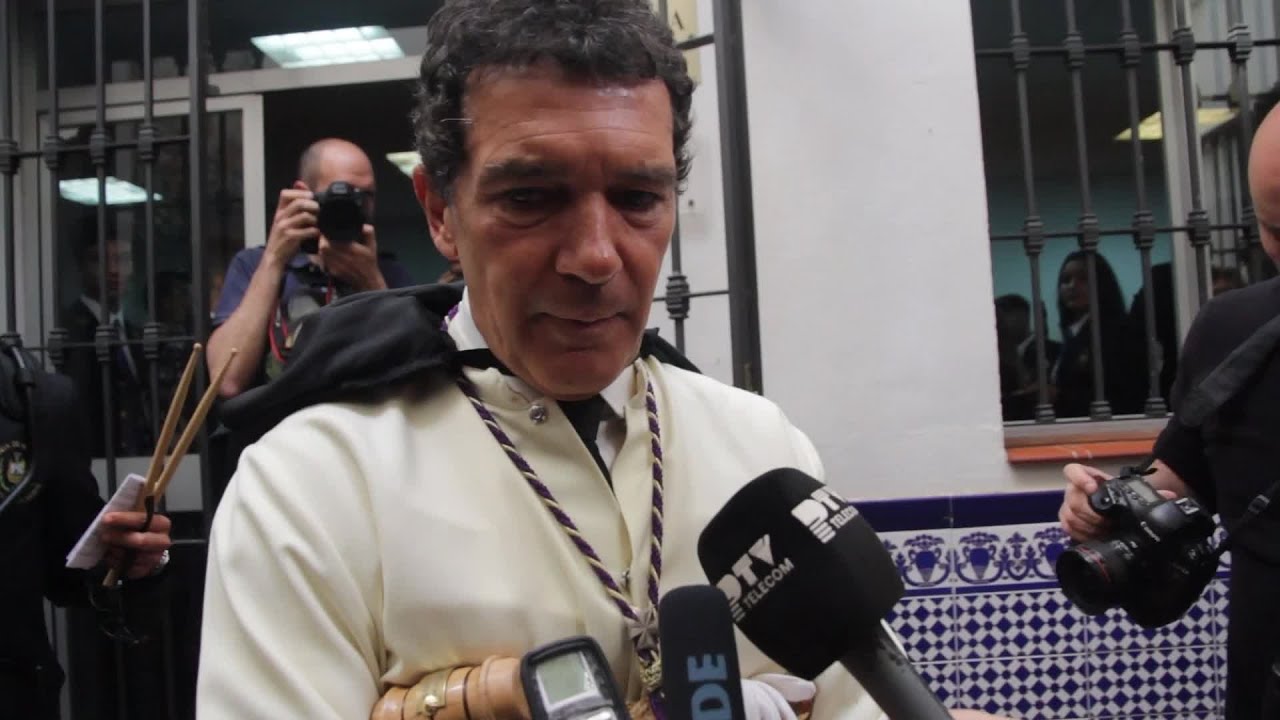 Antonio Banderas en la salida de su cofradía María Santísima de Lágrimas y Favores.