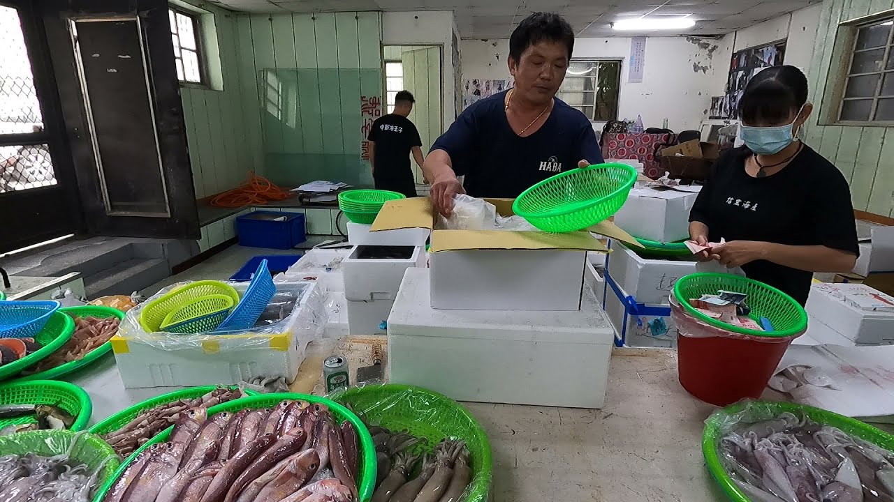 帥老爸說你們今天是進香團喔 這麼吵 我都聽不到自己在喊什麼 中彰海王子 台中西屯 海鮮叫賣 海鮮拍賣 叫賣哥