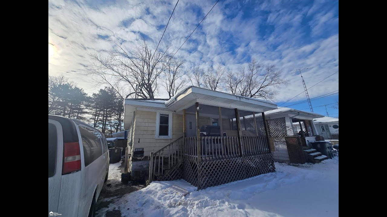 NEW LISTING: 855 Victoria Avenue Flint MI 48507