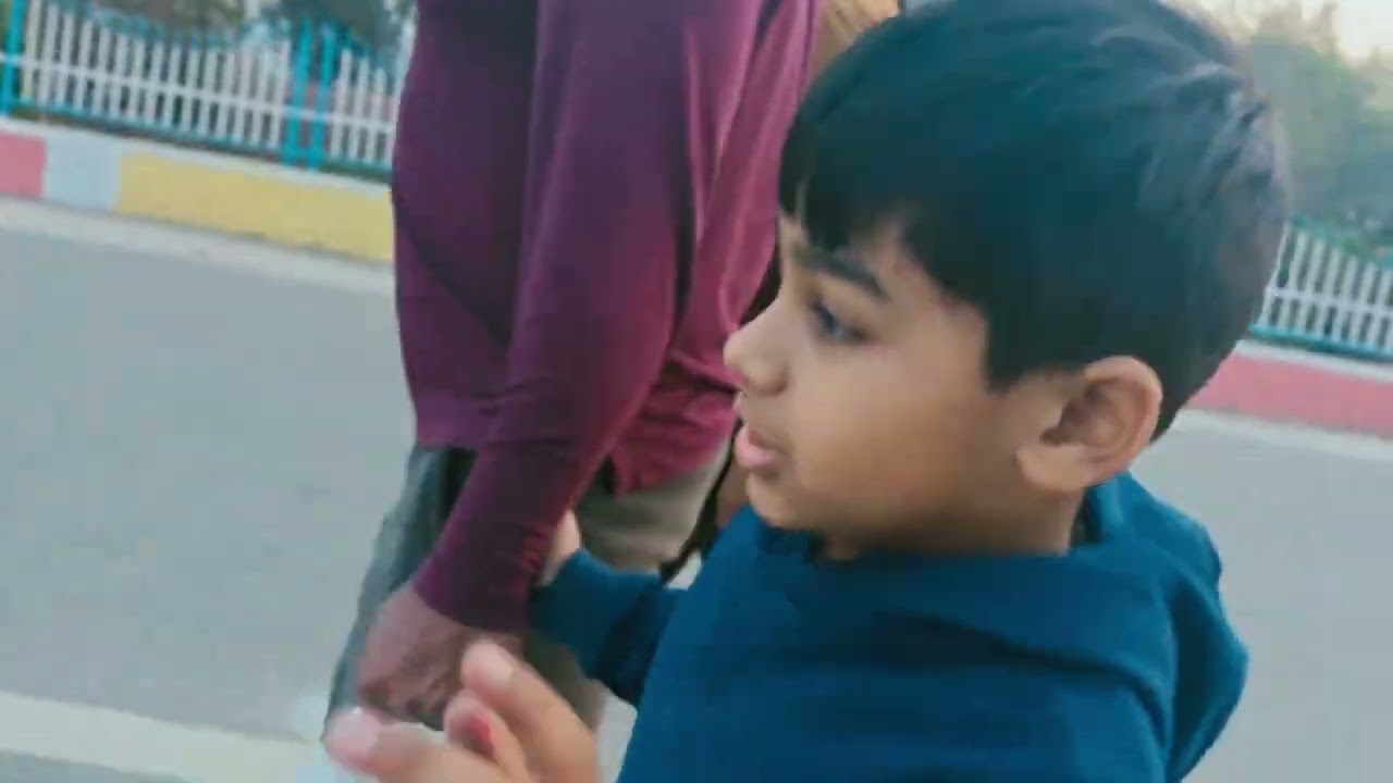 Mini vlog🌺🐒🍌 banana khilane#trending #minivlog #haridwar #chilla 