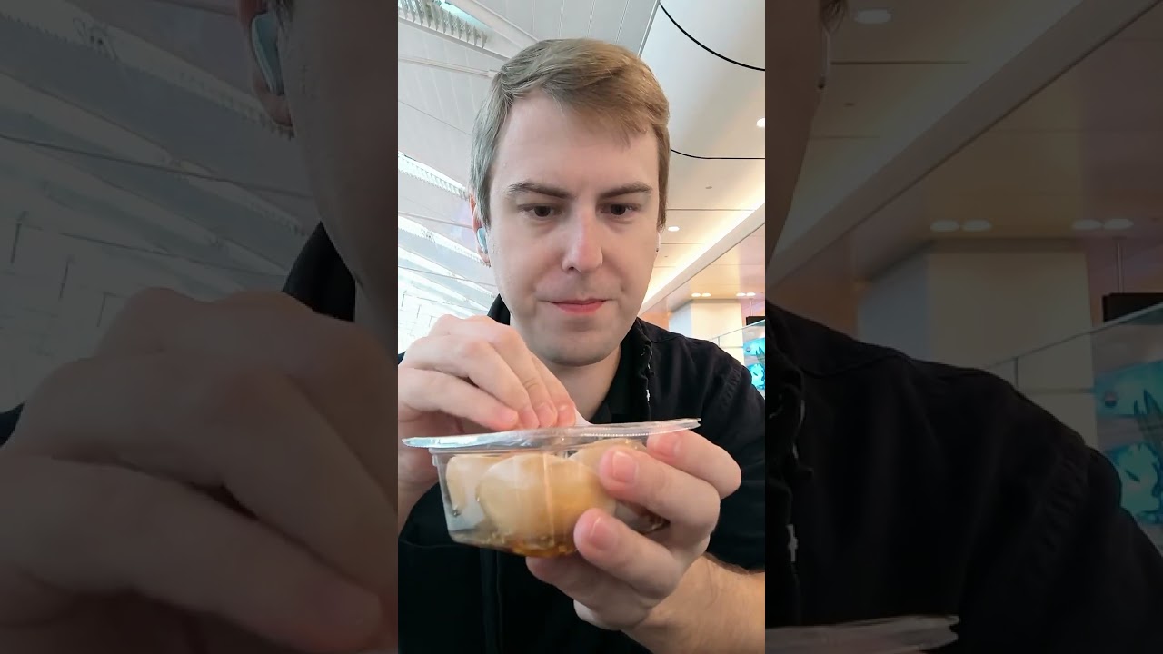 Мой скромный обед. Эпизод 1. Яйки и чизкейковый дениш