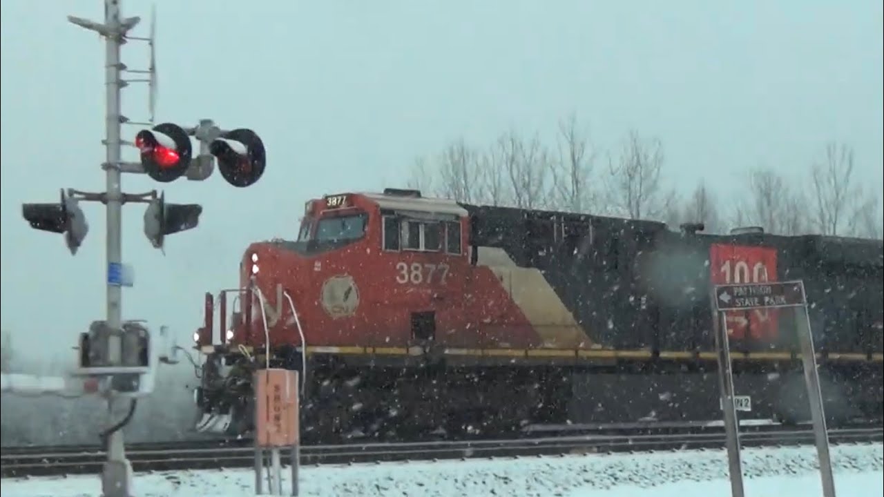 CN 3877 leads a Southbound manifest in South Range, WI (12/28/25)
