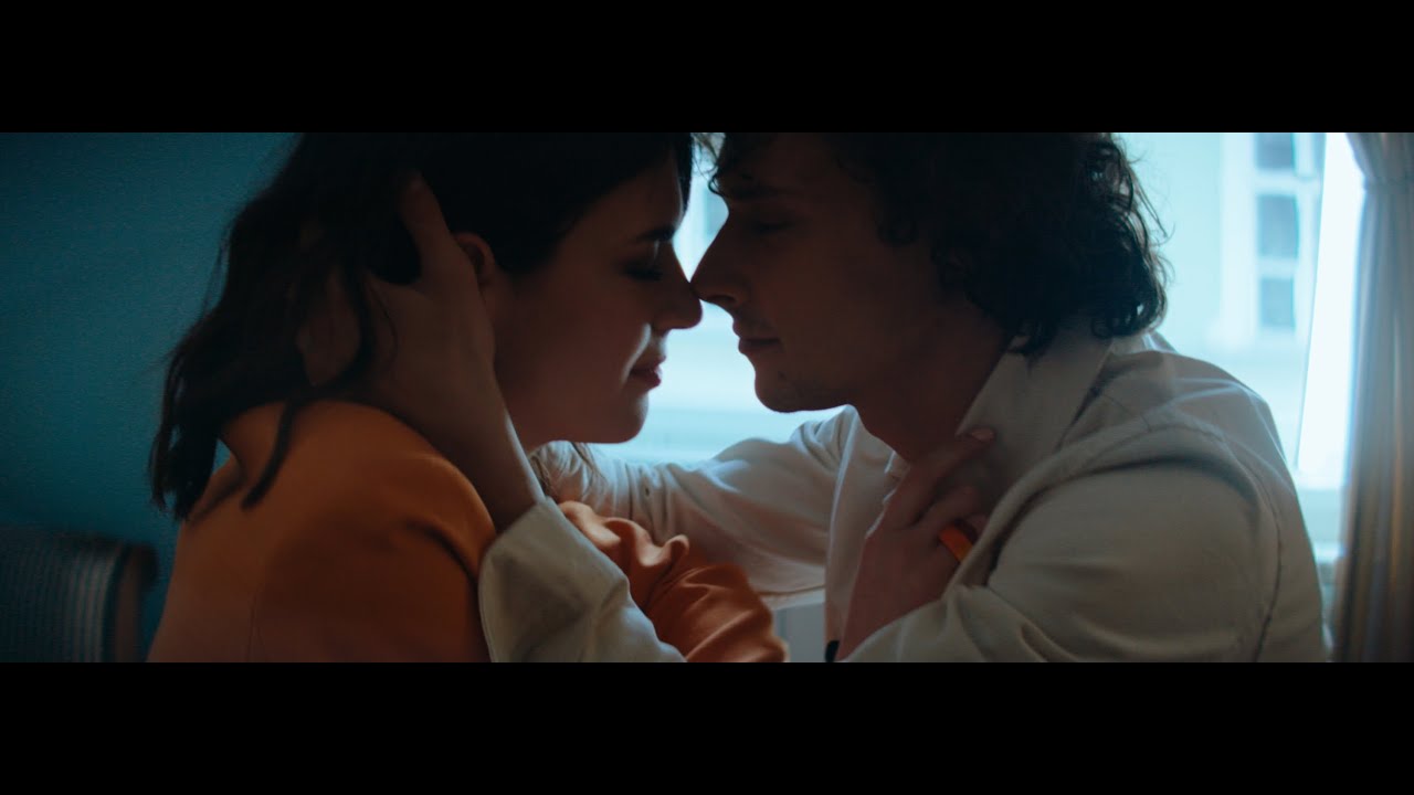 MIA – STRANAC KOJEG ZNAM (OFFICIAL VIDEO)