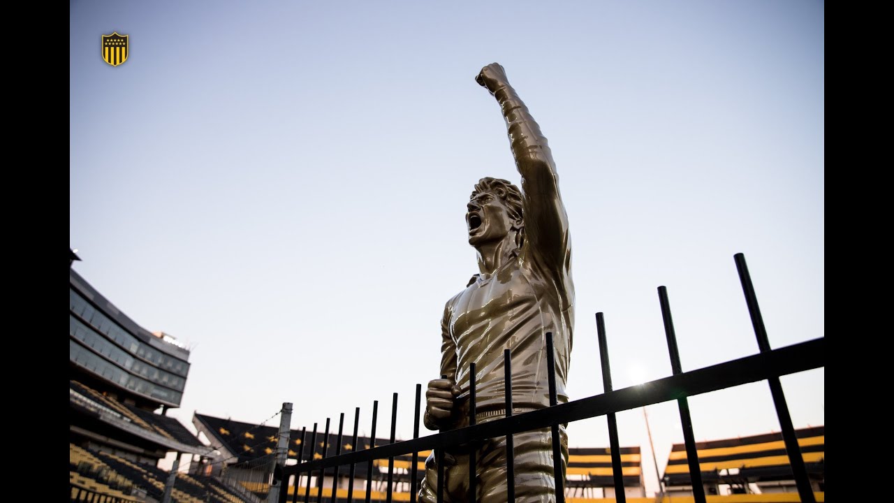 La estatua de Fernando Morena en el Campeón del Siglo