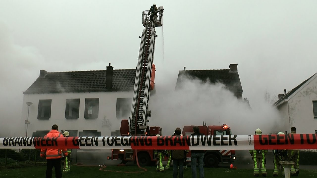 Gebouwbrand Rijksweg Vilt GRIP1 - Berg en Terblijt - Uitslaande Brand - 2X Gebouwbrand! Middelbrand