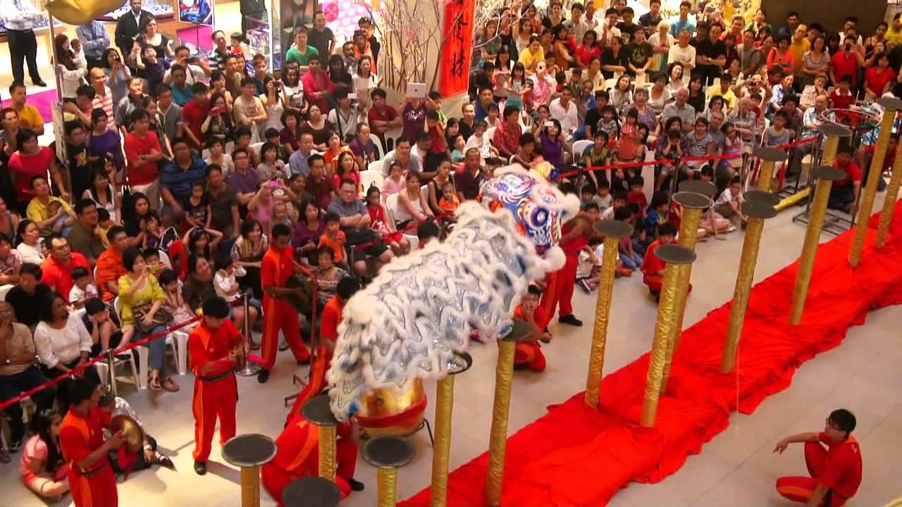 CNY 2012 ~ Acrobatic Lion  Dance by Kun Seng Keng @ Bangsar Village II (29.1.2012)