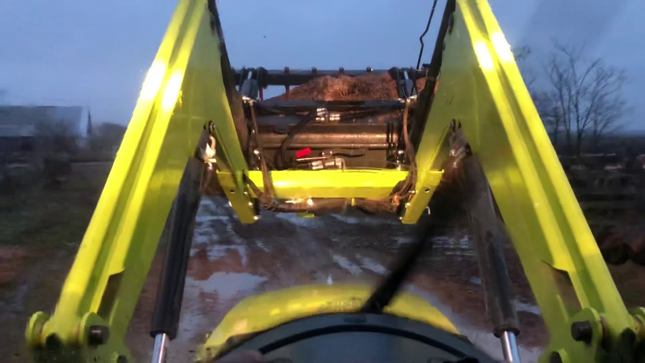 Claas Arion 620 + Claas FL 120c silage loading