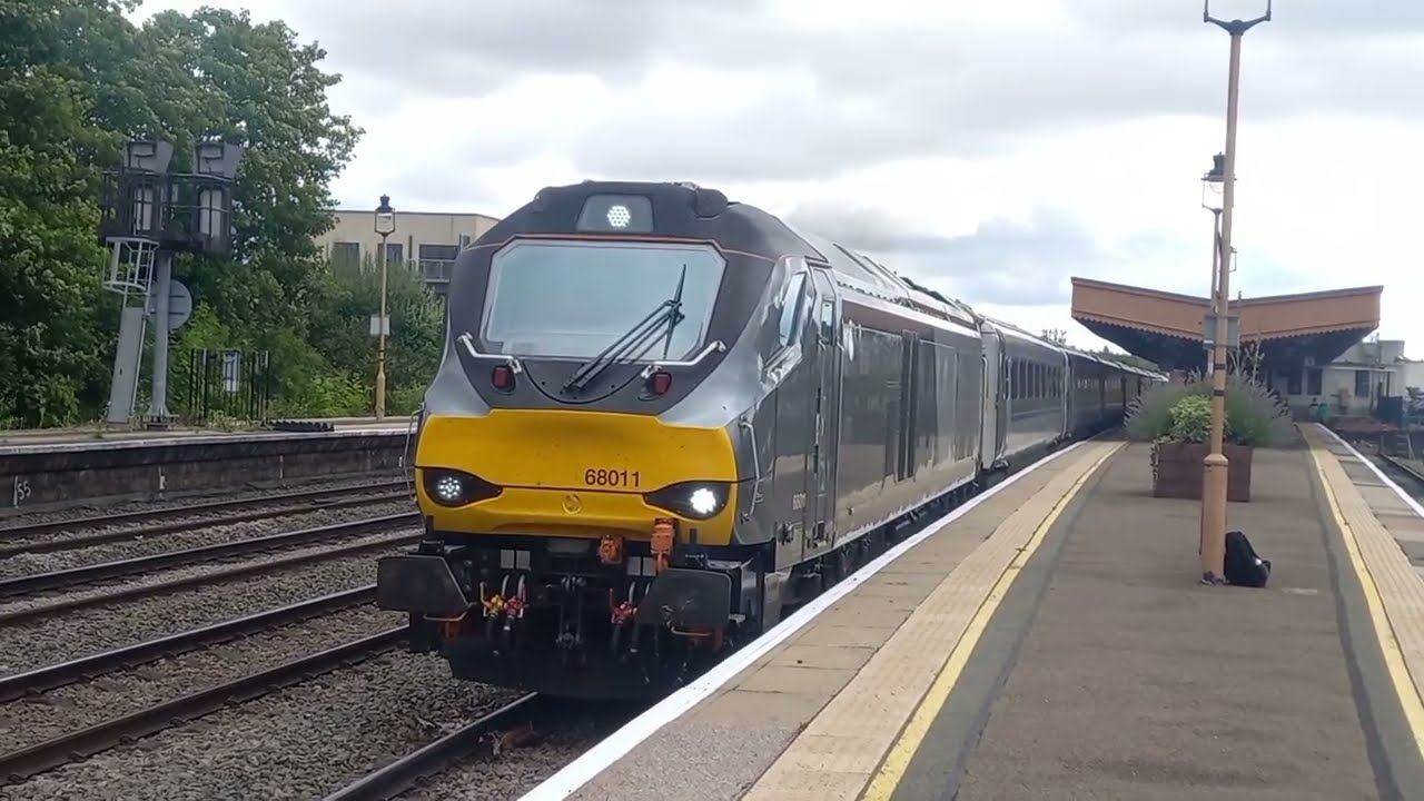 TRAINS AT LEAMINGTON SPA STATION  FEAT.  68s + 70s x4  20.8.24