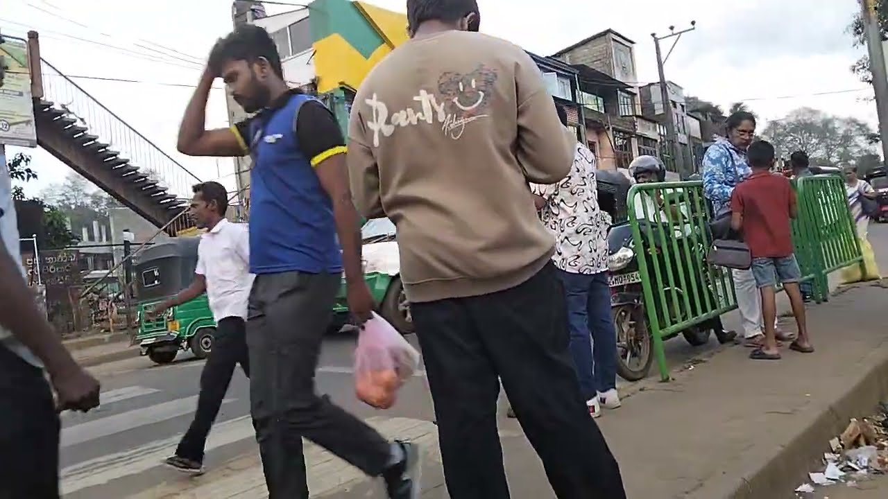 Gampola town - road views after the ditwa flood.