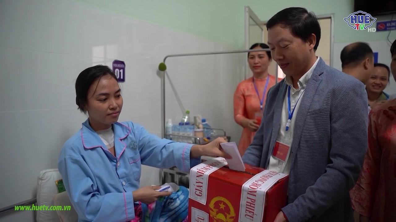 Khi hòm phiếu đến tận giường bệnh nhân