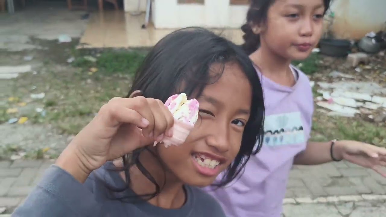 Beli es cream jadul abang abang bareng Teman-teman #funny #jajanan 